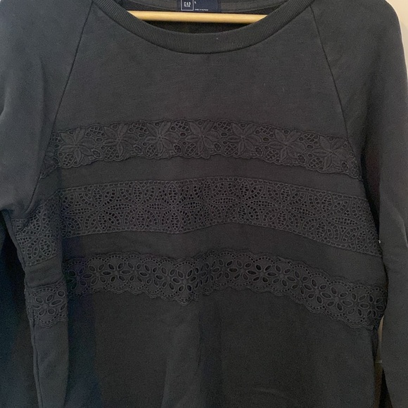 Gap black lace sweatshirt size Large - Picture 3 of 7